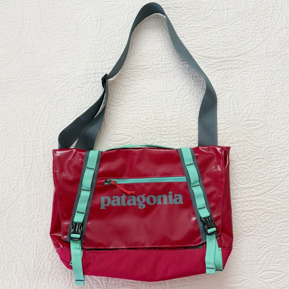 Patagonia Black Hole Mini 12L Messenger Bag, Craft Pink